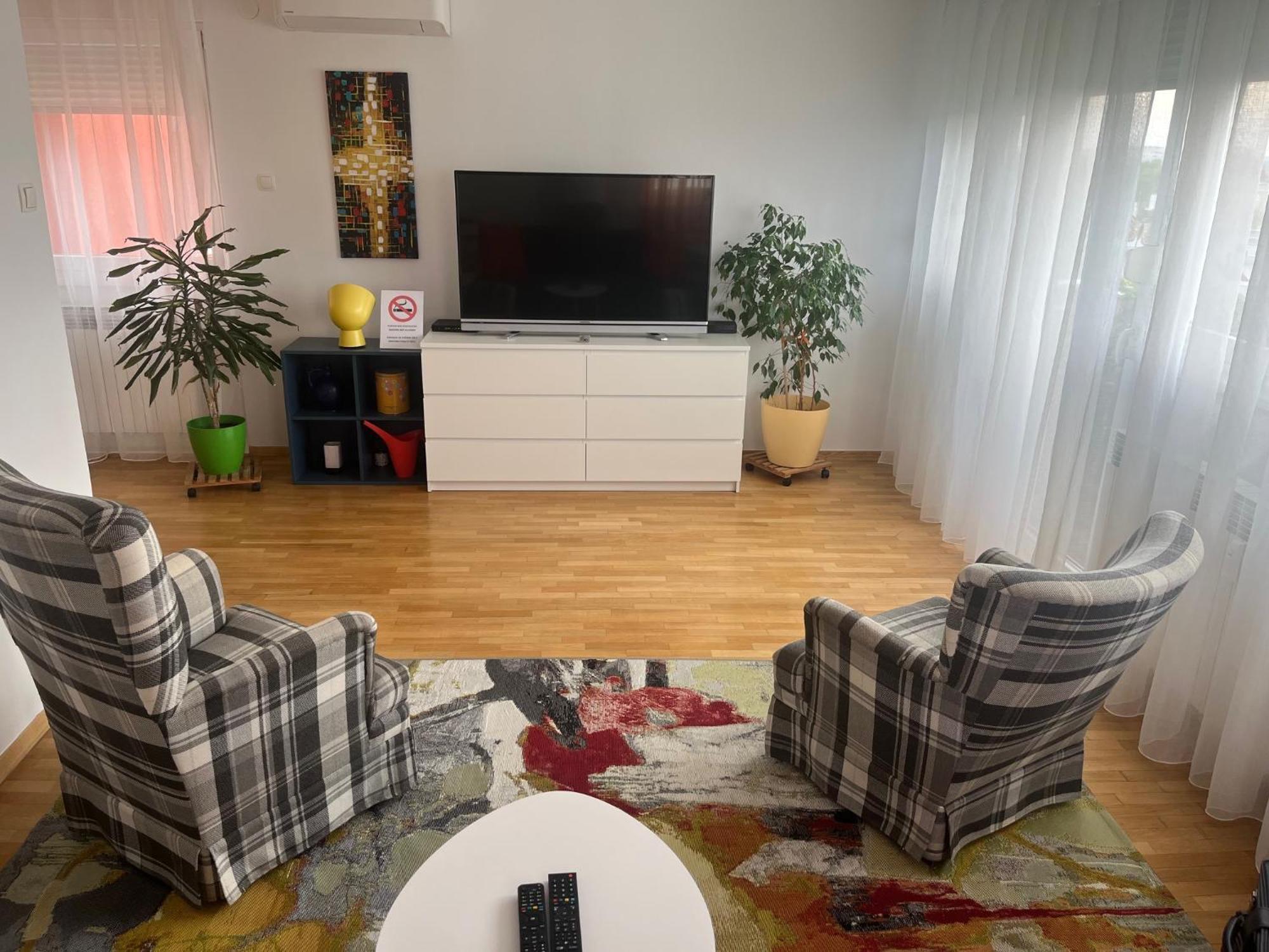 Fly Apartment